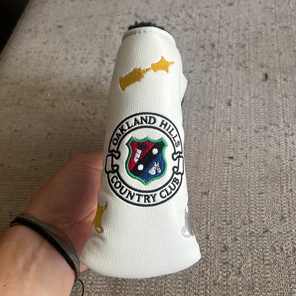 AM&E Oakland Hills CC Blade Putter Cover - Picture 1 of 3